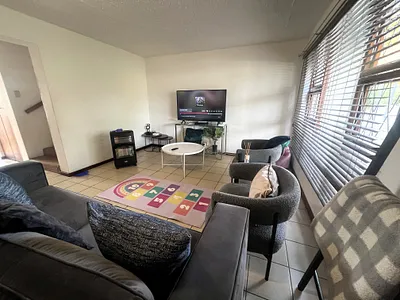 3 Bedroom Apartment For Sale in East London - wEoc.webp