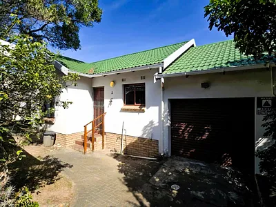 3 Bedroom Townhouse For Sale in East London - img