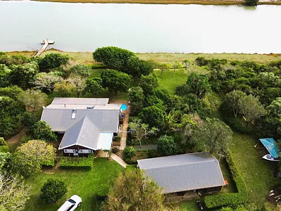 4 Bedroom House For Sale in East London - yFpV.webp