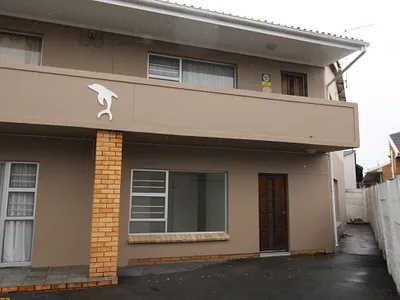 2 Bedroom Apartment To Rent in East London - kpGc.webp