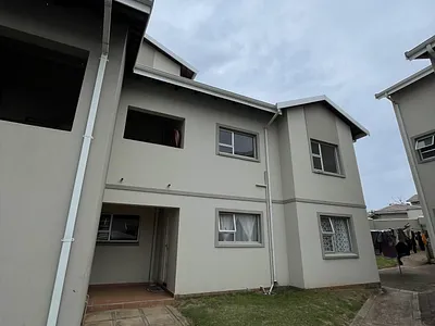 2 Bedroom Apartment To Rent in East London - JnWD.webp