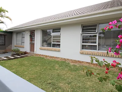 3 Bedroom Townhouse For Sale in East London - 5kp6.webp