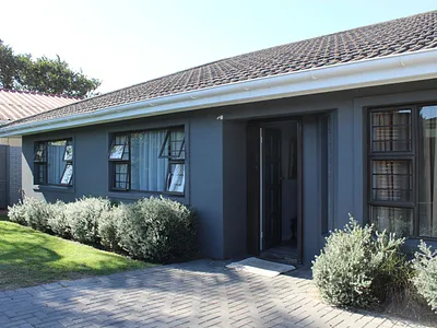 3 Bedroom House For Sale in East London - AZLQ.webp