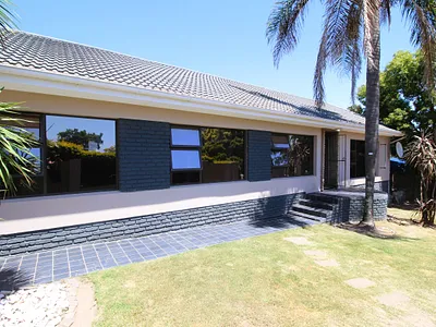 3 Bedroom House For Sale in East London - img