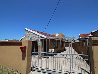 3 Bedroom House For Sale in East London - UsvM.webp
