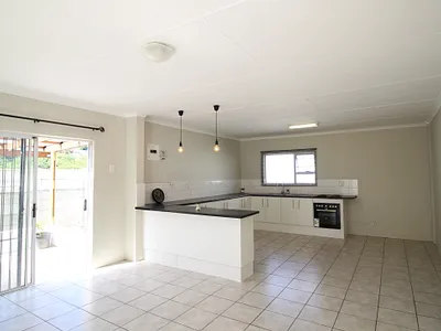 2 Bedroom House To Rent in East London - irAs.webp