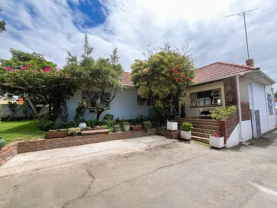 3 Bedroom House For Sale in East London - U8Zr.webp