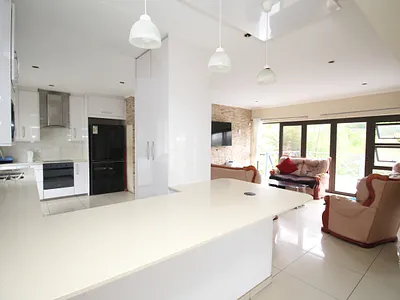 3 Bedroom House For Sale in East London - ddoA.webp