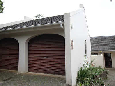 3 Bedroom House To Rent in East London - j5ho.webp