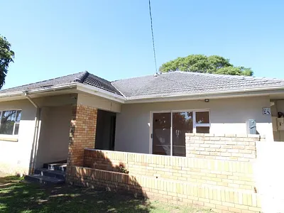 3 Bedroom House To Rent in East London - Y5Tz.webp