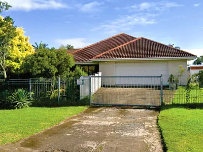 3 Bedroom House To Rent in East London - t3I9.webp