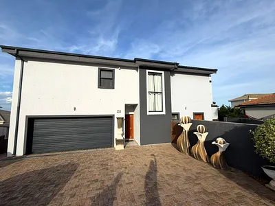 4 Bedroom House For Sale in Hartenbos - 9pyI.webp