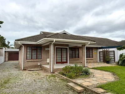 3 Bedroom House For Sale in George - uWj2.webp