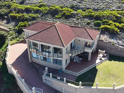 3 Bedroom House For Sale in Mossel Bay - EEDn.webp