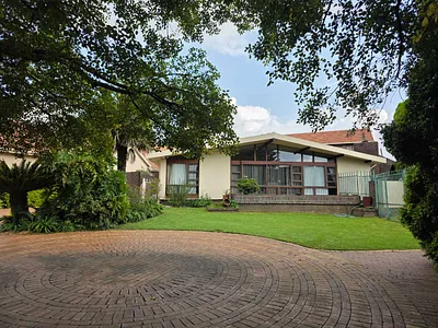 4 Bedroom House For Sale in Roodepoort - img