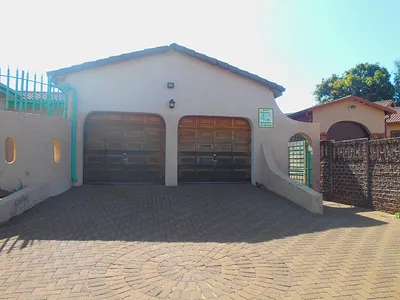 4 Bedroom House For Sale in Alberton - 80ng.webp
