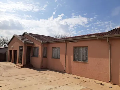 4 Bedroom House For Sale in Alberton - 4ot6.webp