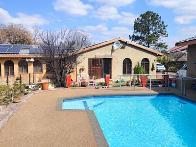 4 Bedroom House For Sale in Alberton - dBWh.webp