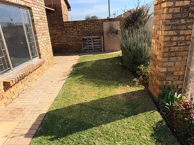 2 Bedroom Apartment To Rent in Potchefstroom - XIih.webp
