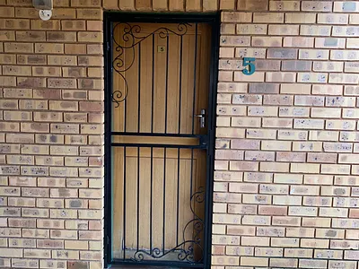 0.5 Bedroom Apartment For Sale in Potchefstroom - D1iR.webp