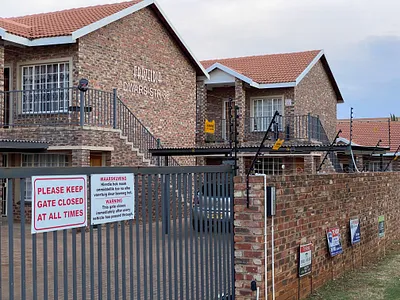 1 Bedroom Apartment To Rent in Potchefstroom - is1u.webp