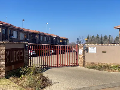 2 Bedroom Apartment To Rent in Potchefstroom - qFJV.webp