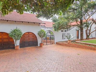 4 Bedroom House For Sale in Pretoria - AgdK.webp