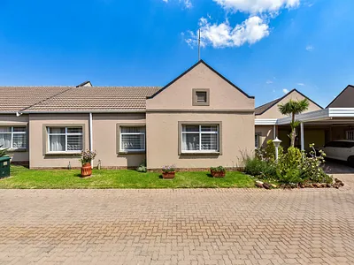 2 Bedroom Townhouse For Sale in Pretoria - Z9MQ.webp