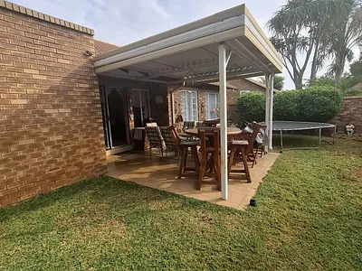 2 Bedroom Townhouse To Rent in Pretoria - MkxE.webp
