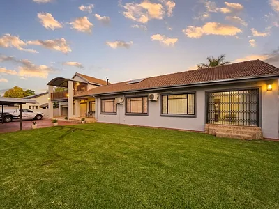 4 Bedroom House For Sale in Akasia - zbHq.webp