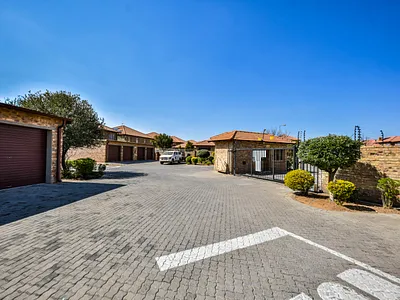 3 Bedroom Townhouse For Sale in Pretoria - yA8O.webp