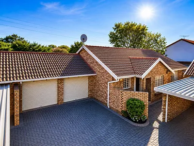 3 Bedroom Townhouse For Sale in Pretoria - A4oI.webp