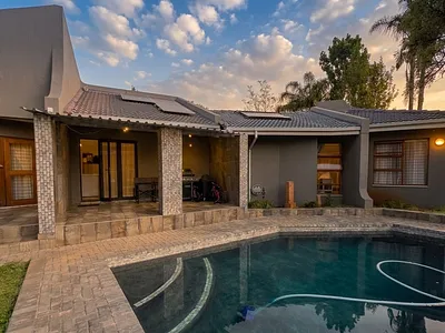 4 Bedroom House For Sale in Akasia - 6Uhh.webp
