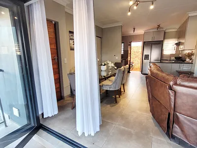3 Bedroom House For Sale in Akasia - 3nUS.webp