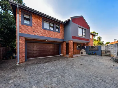 4 Bedroom House For Sale in Pretoria - vU5i.webp