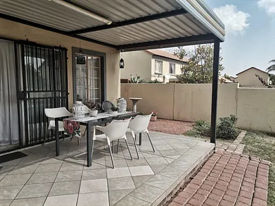 2 Bedroom Townhouse To Rent in Pretoria - PHFr.webp