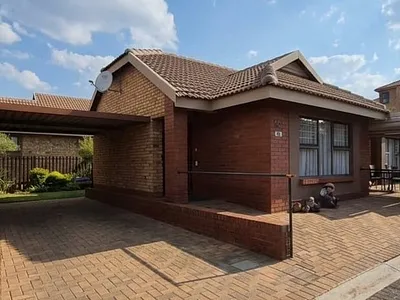 2 Bedroom Townhouse For Sale in Pretoria - img