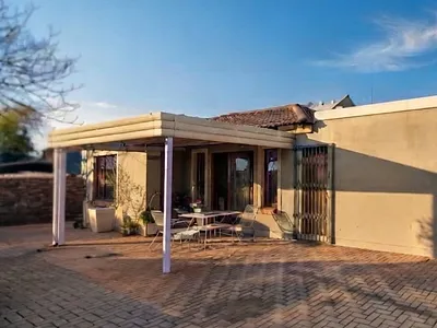 2 Bedroom Townhouse For Sale in Pretoria - yQPM.webp