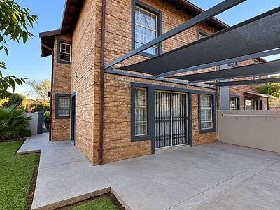 4 Bedroom Townhouse To Rent in Pretoria - nrC4.webp