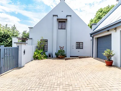 4 Bedroom House For Sale in Akasia - 1tgv.webp