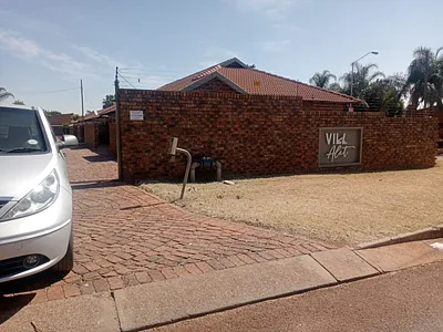 2 Bedroom Townhouse To Rent in Pretoria - 0bMq.webp
