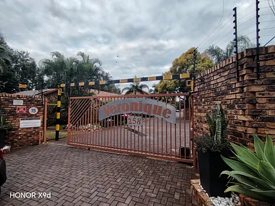 2 Bedroom Townhouse To Rent in Pretoria - UFYJ.webp