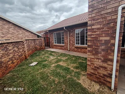 3 Bedroom Townhouse To Rent in Pretoria - KO8T.webp