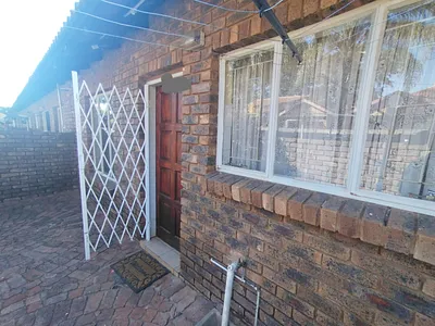 2 Bedroom Townhouse To Rent in Pretoria - K5AS.webp