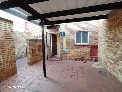 3 Bedroom Apartment To Rent in Pretoria - XrzQ.webp