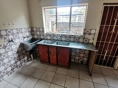 3 Bedroom Apartment To Rent in Pretoria - j1L8.webp