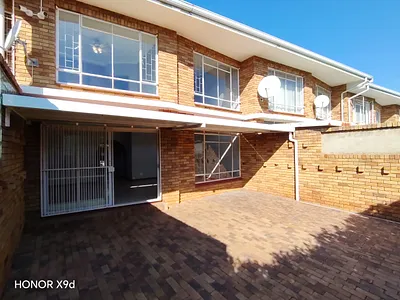 3 Bedroom Apartment To Rent in Pretoria - DV1e.webp