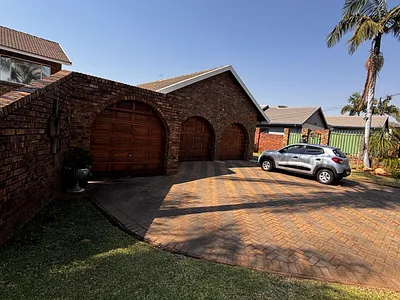 5 Bedroom House To Rent in Akasia - X0uf.webp
