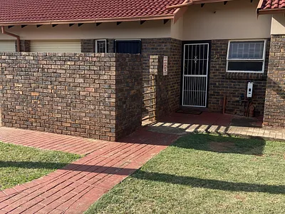 3 Bedroom Townhouse For Sale in Akasia - LBRP.webp