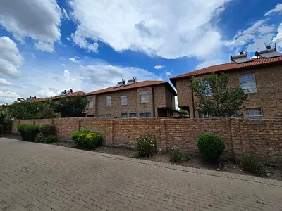 3 Bedroom Apartment For Sale in Pretoria - g3Pv.webp